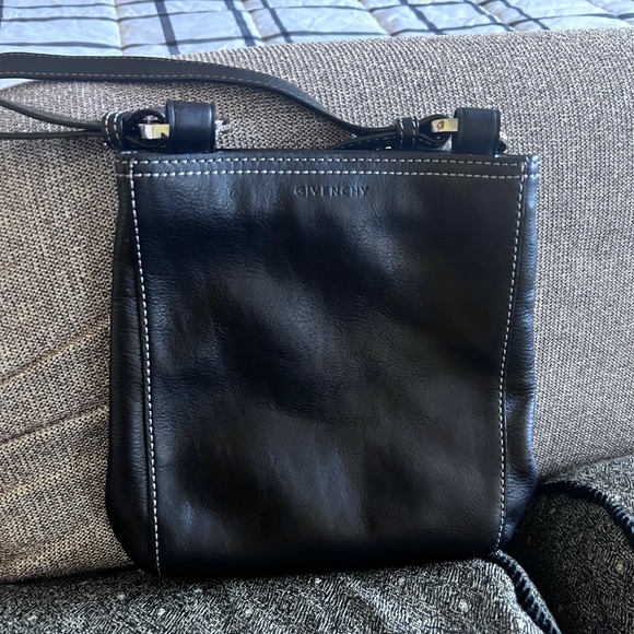 Vintage Givenchy sling bag. - Picture 2 of 4